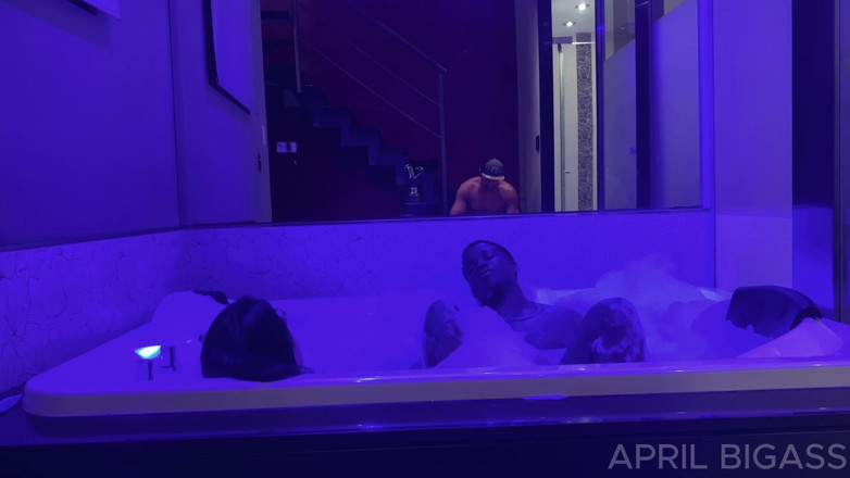 April BigAss: Mein BBC-liebhaber fickt meinen mund und ich schlucke das sperma...