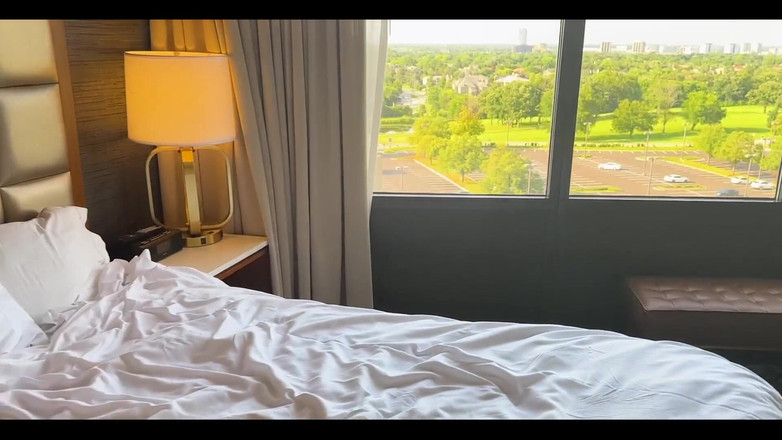 Lora Cross: Lora трахается с большим черным членом, Бобби Грей в отпуске