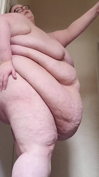 SSBBW STRIP TEASE and twirl