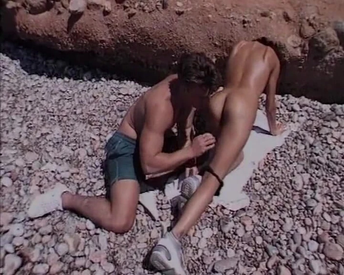 Young Dark Haired Girl Has Fun with a Young Guy and Fuck Nice on Vacation