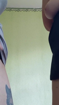 Awek kolej kurus melancap dengan cikgu MILF