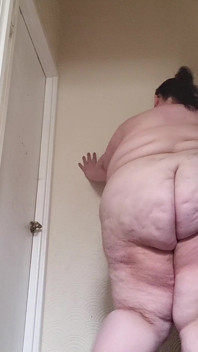 SSBBW STRIP TEASE and twirl