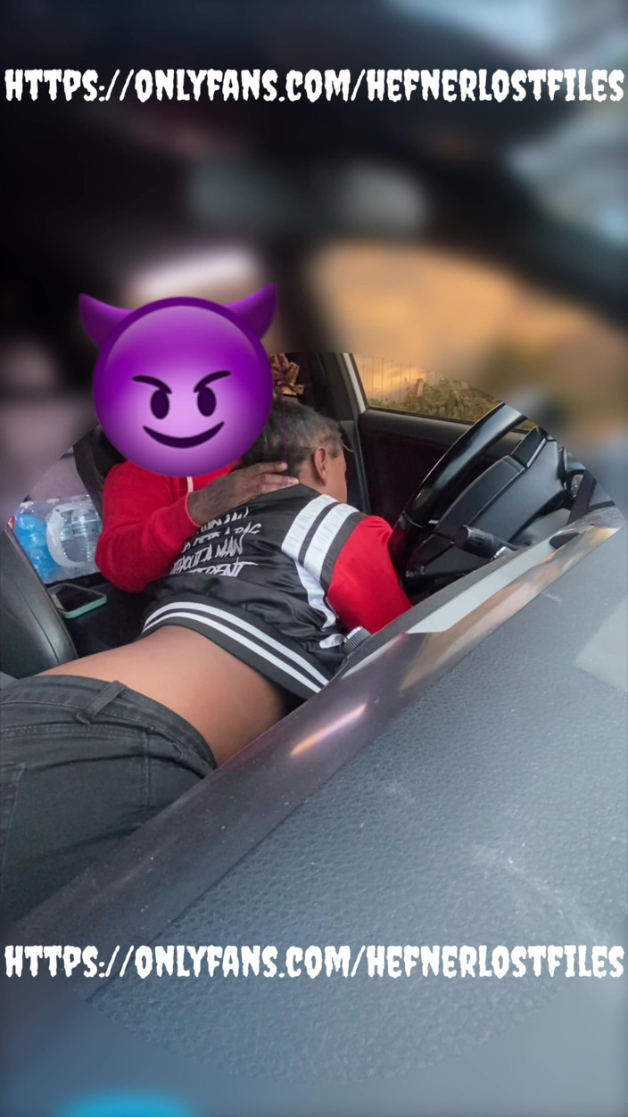PlayboyHef: Bibir besar tetek besar menghisap batang di dalam kereta