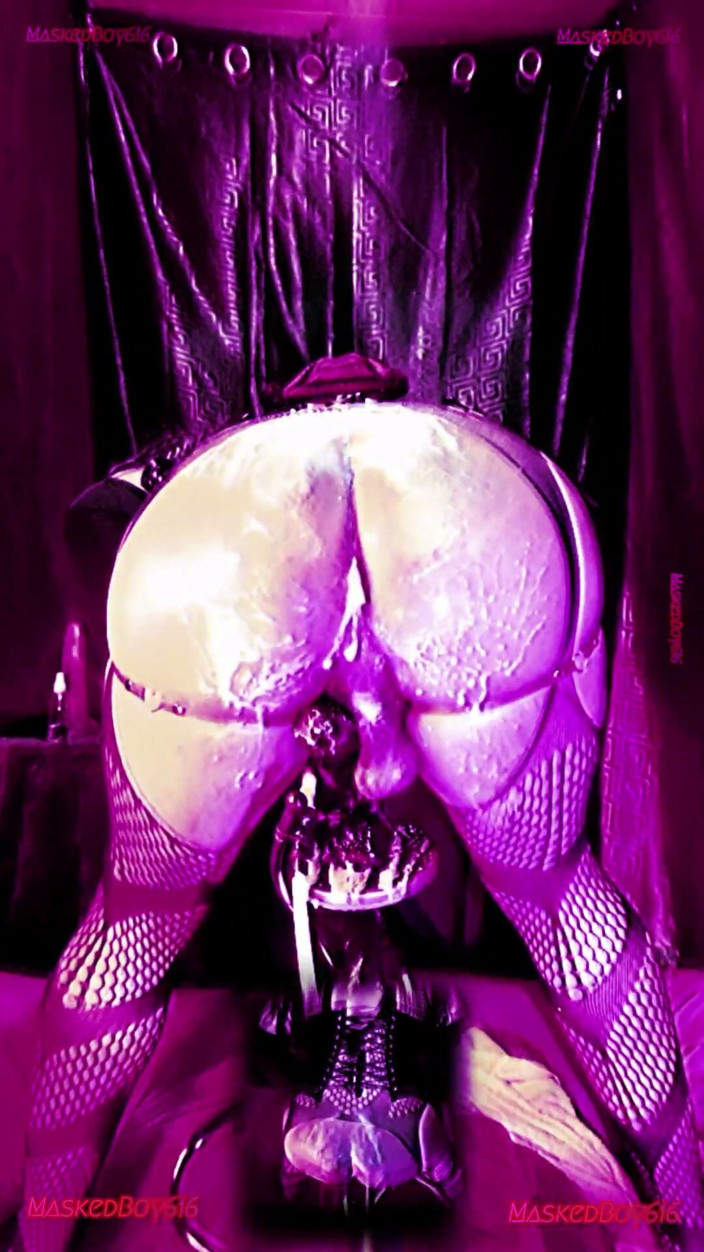 Maskedboy616: Twerking with My Foamy, Bubbly, Shiny and Wet Booty Part 3
