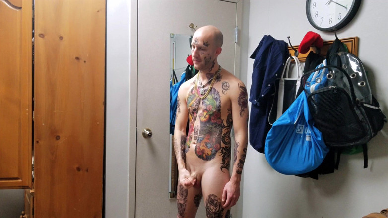 Straight ish Jake Grand: Dildo tatuata in faccia che scopa