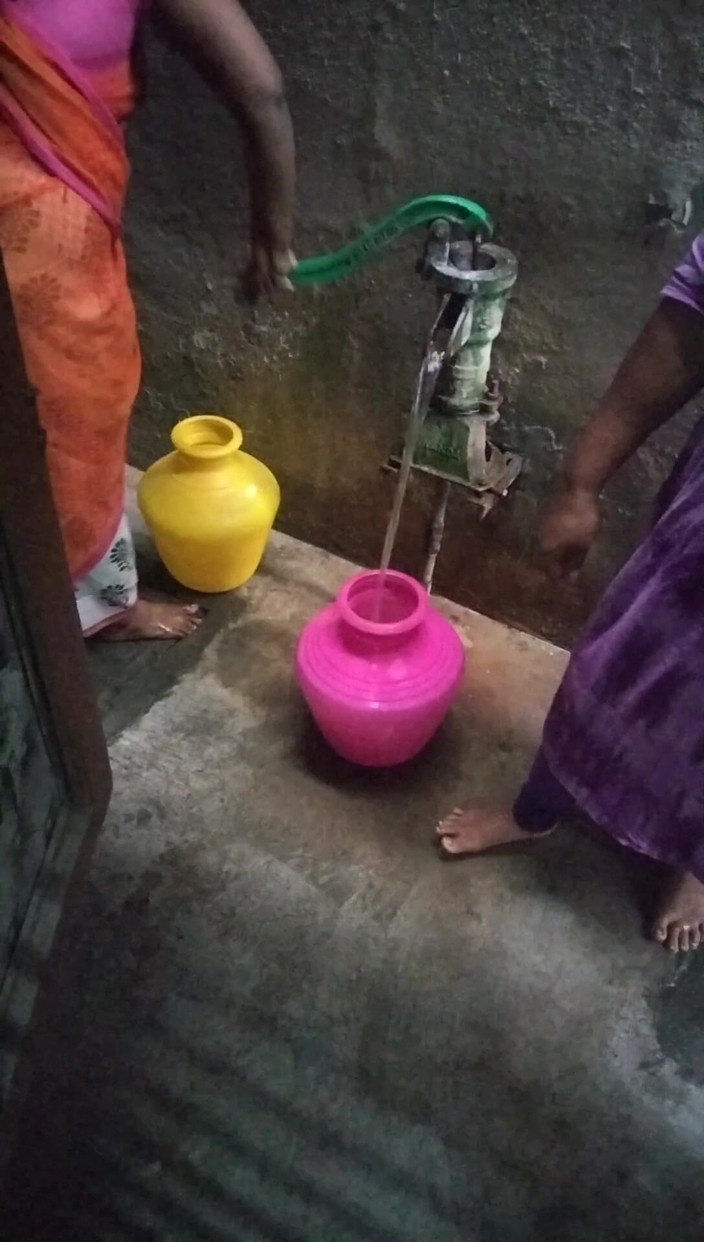 Benita sweety: La pompa d'acqua di spinta della zia