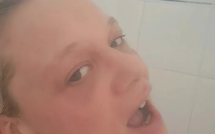 Sofy13: Fun in My Bath