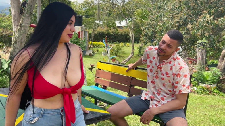 Anotonella-jones: Il mio vicino mi seduce quando mio marito non è in...