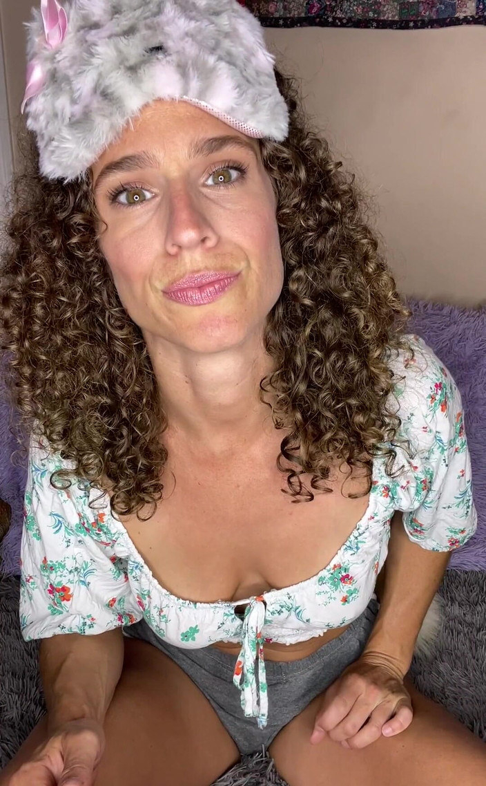 VibeWithMommy: 不要和我说话，直到我早上有我的奎夫和喷！介绍我的新晨间奎夫小品！我变得很奇怪