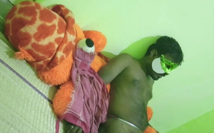 Mahikuma18: Pasangan India beromen dan bercium dengan awek cantik