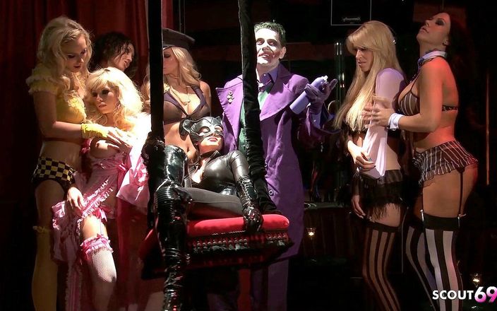 Full porn collection: Порно Batman, пародийная гэнгбэнг групповая секс-вечеринка с женщиной-кошкой