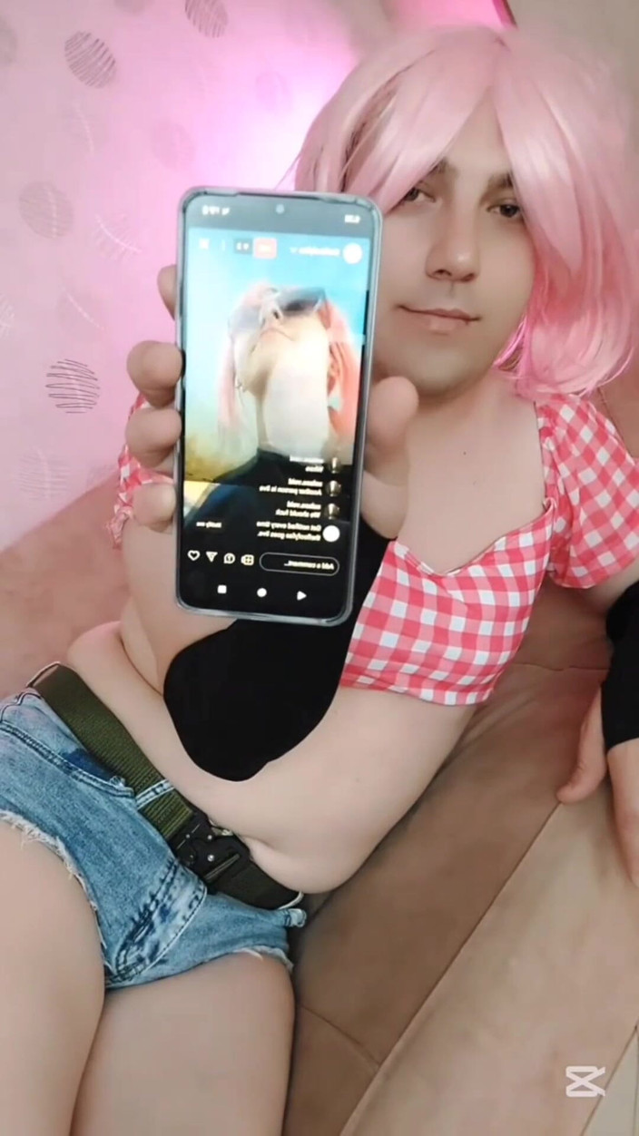 Kitty_Cross: Söt Sassy Femboy rocking cowgirl style crop shirt &amp; booty shorts | 90+...