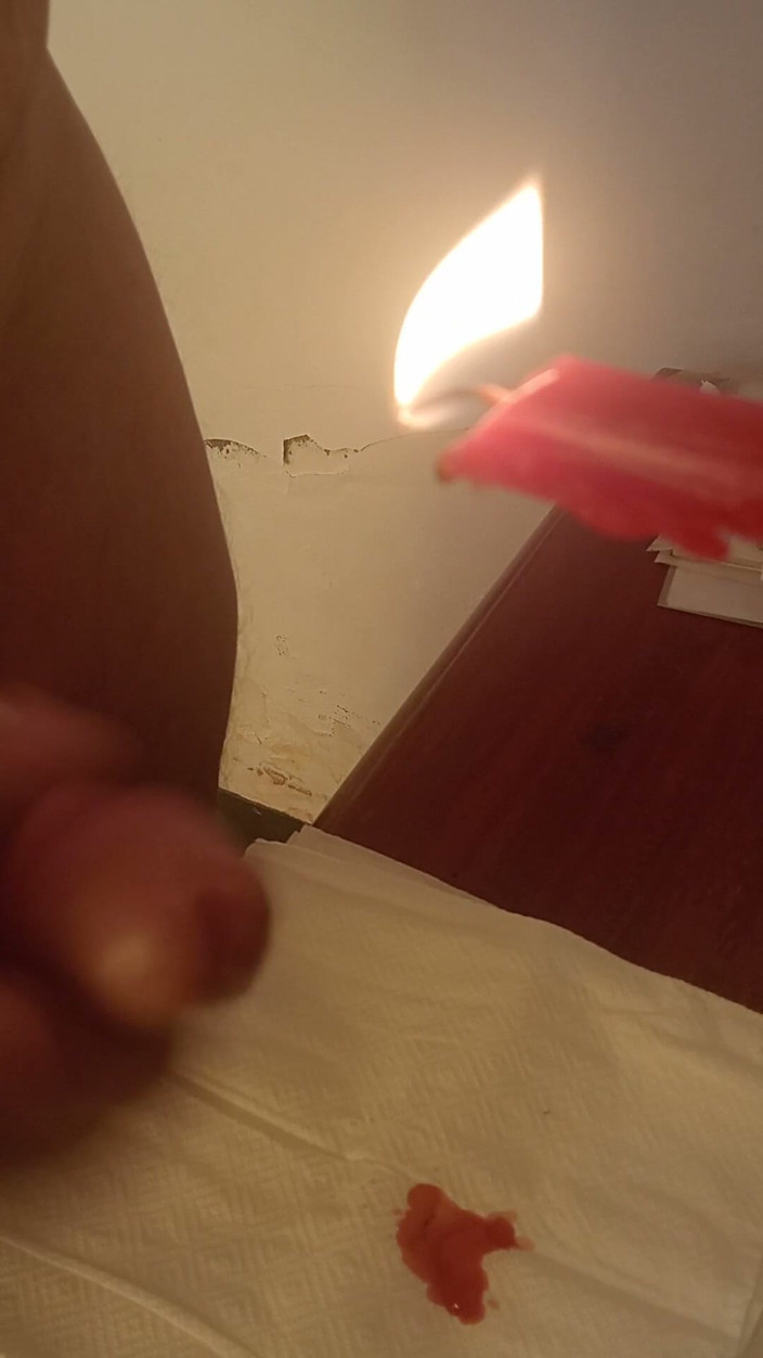 LoveCumInMouth: Cera con vela caliente en la polla acabando
