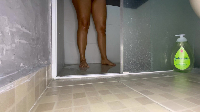 La Lucero Fetish: Bergabunglah denganku untuk mandi air panas