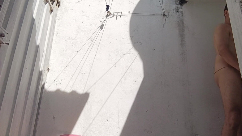 Valkyrieandluigy: Sousedka kouří