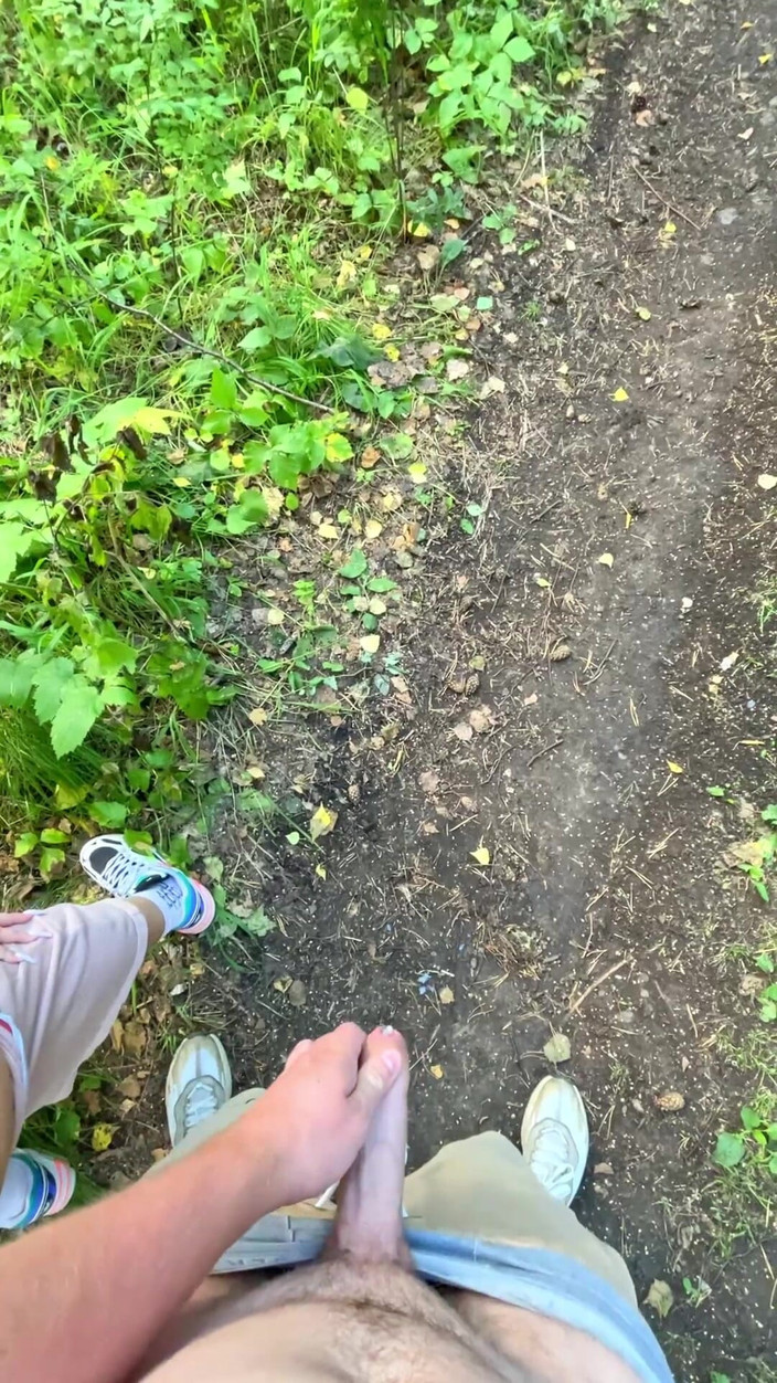 Booty_assx: Awek kongkek di luar dengan pantat gemuk semasa mendaki - mendaki...