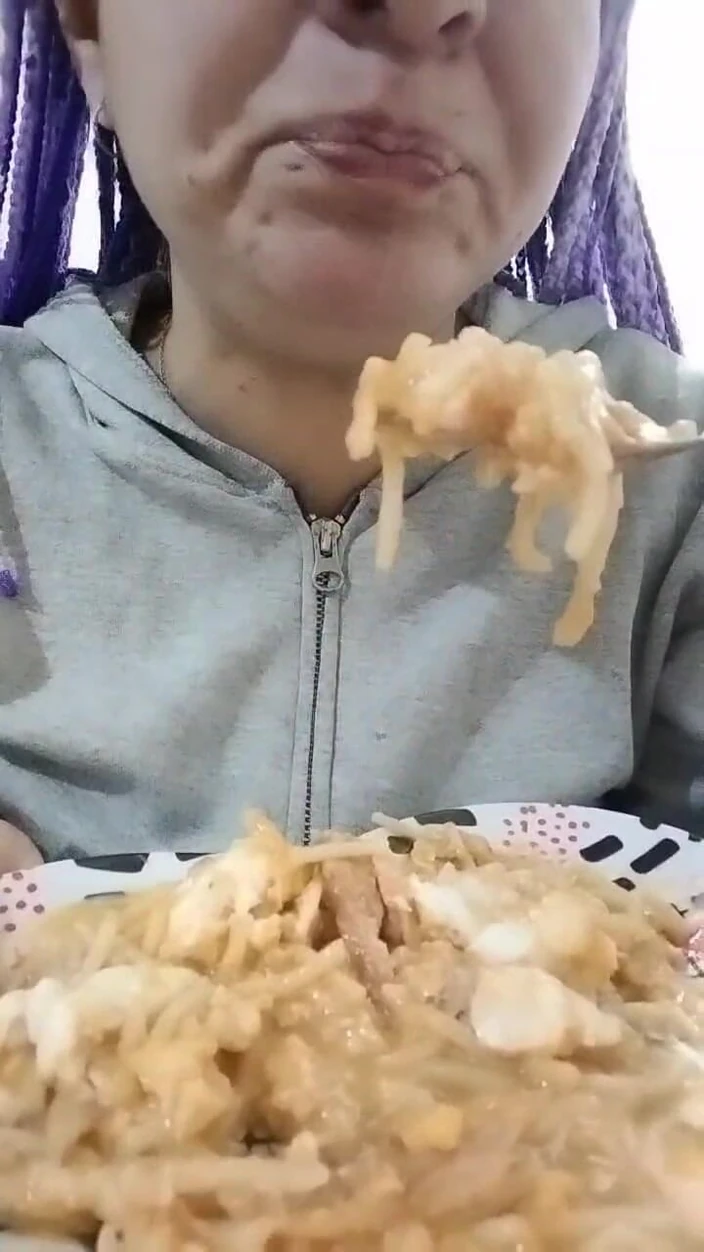 DarkyDiosaq192: Eating