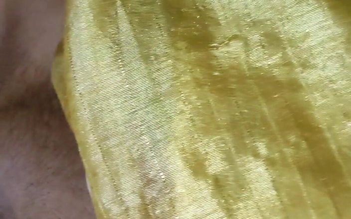 Gini272: Kakak ipar india dengan kain sosis kuning lagi ngobrol selingkuh...