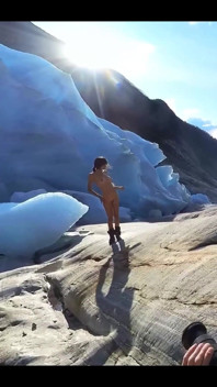 Do You Want to See How This Spontaneous Glacier Photo-shooting Turned Out?