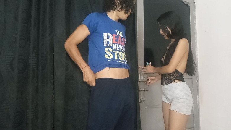 gledyxxx: Minha pequena meia-irmã estava com muito tesão na última vez que...