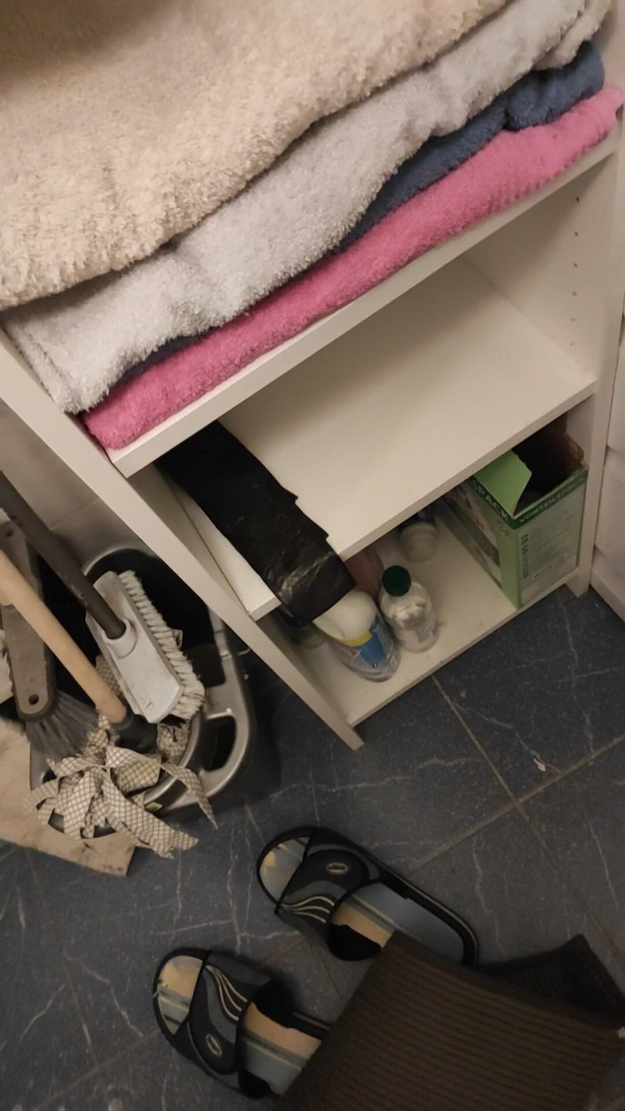 SmokedAlloy2: Sale cochon marteau dessus, pisse et chaussettes toilette