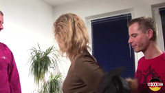 123XXX - 100% Amateurs: Una miLF arrapata lo adora quando due cazzi sono nella...