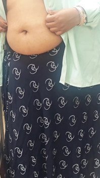 Wanita India Dalam Skirt Berbogel