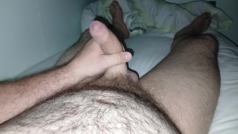Uhri: Uncut Hairy Gay Masturbating and Cum
