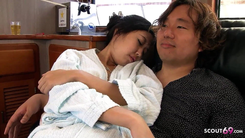 Asian porn collection: 음란한 밀프와 무수정 일본 스와핑 파티