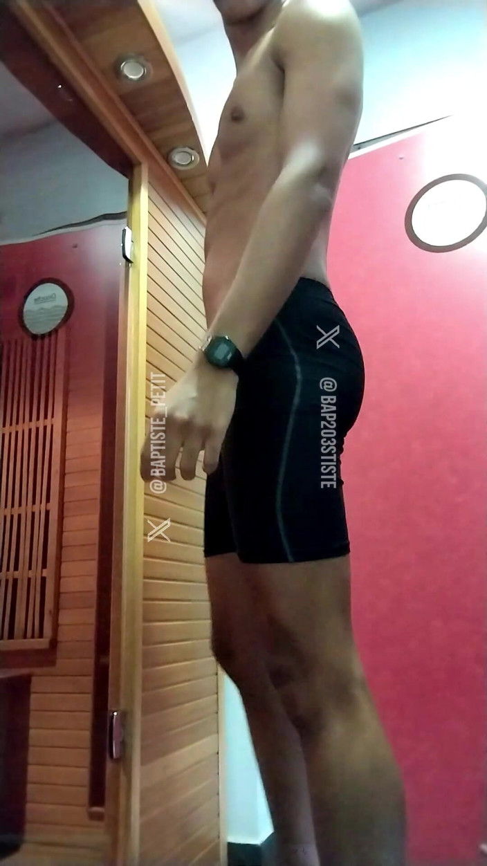 baptiste_petit: सौना में