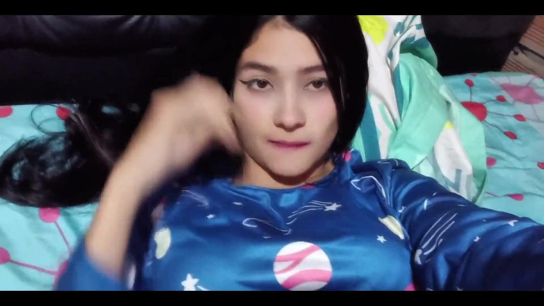 Yulieth Gomez: 포르노를 보면서 오르가즘을 느끼는 의붓여동생 - 질싸 구걸