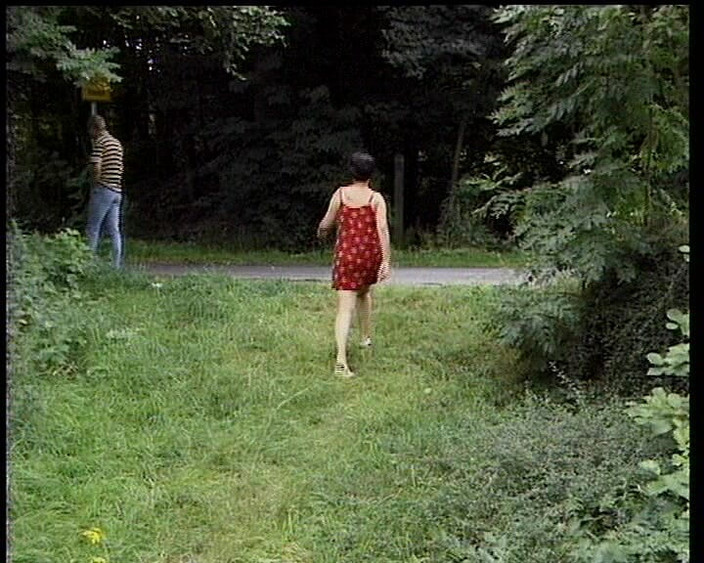 German's Fetish: Amatorska laska z Niemiec bawi się swoją cipką na zewnątrz