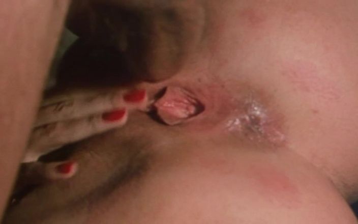 Inhonorof porn: Grande orgia per il compleanno di milly d'abbraccio