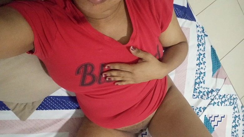 PATY PATY: Jezus!! Moja macocha robi gorącą scenę z jej mokrą cipką...