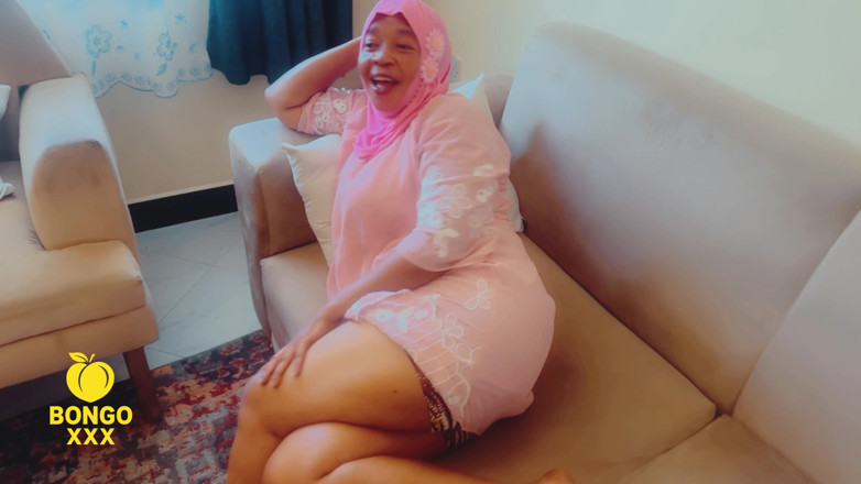 BongoXXX: Beautiful Mature British Hijab Muslim MILF Can Handle a BBC
