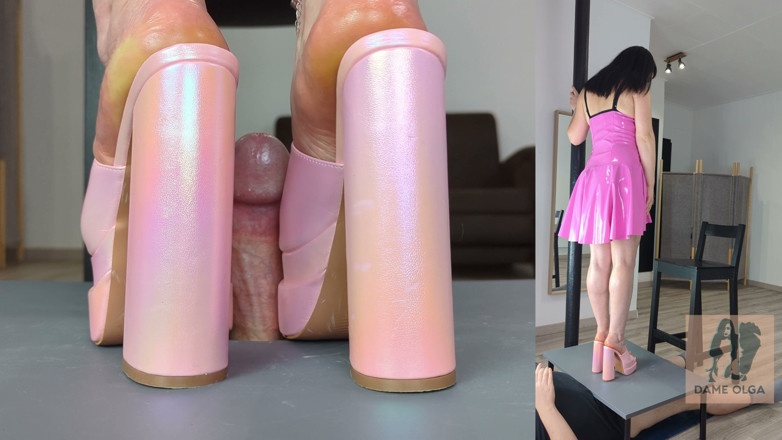 Dame Olga: Shoejob et éjaculation sur des mules à talons bloc rose sous la...