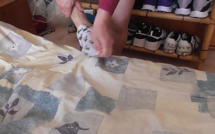 Purplemoon9: Les pieds sexy de ma demi-sœur