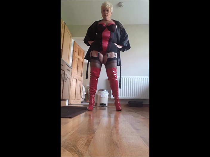 Uk Joolz: Stiefelanbetung! Ich gebe dir stiefel