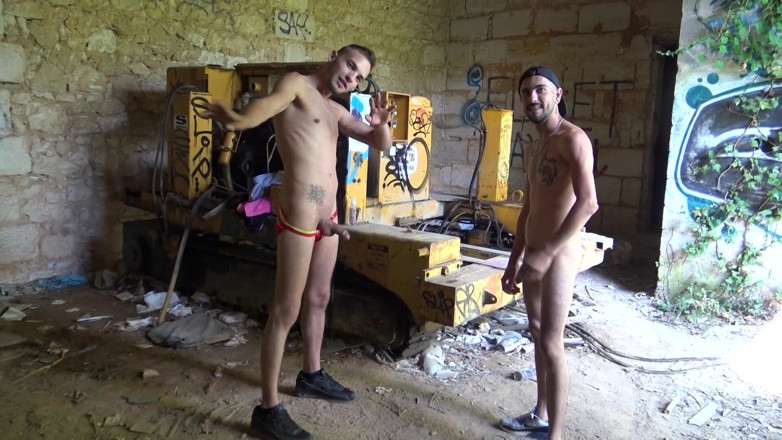 PRIVATE CLUB BIG COCK FUCKERS: Il culo del ragazzo etero kevin viene usato crudo da...