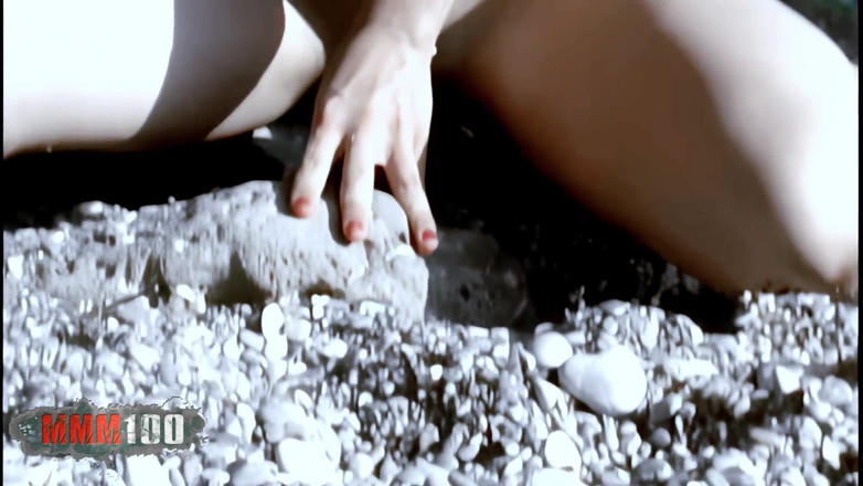 MMM100: アリシア・ナイス アリシア・ストリッピング・イン・ザ・ロックス