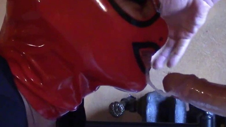 LauraOnHeels: MILF가 큰 자지를 빨아주는 클로즈업 뷰