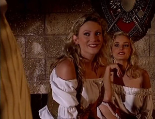 Outdoor pervs: Blonďaté sestry šukají stabilního chlapce v sexy trojce