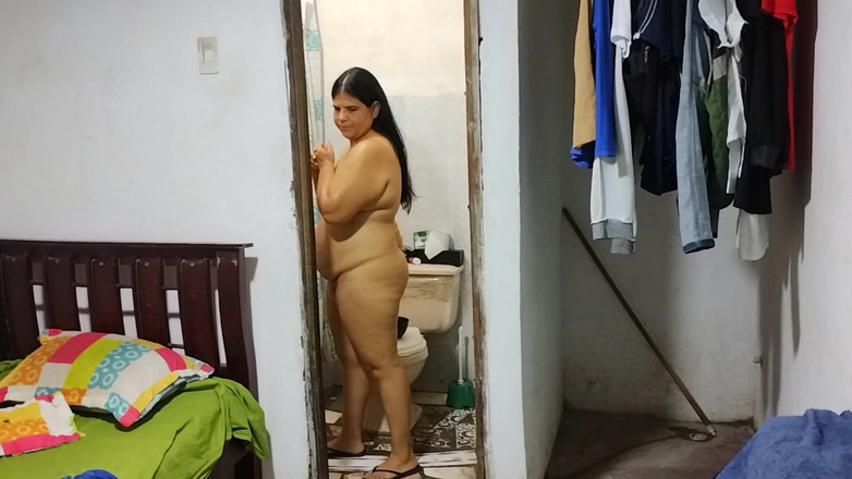 Adribella69: Aldatılan adam çalışırken sadakatsiz evli kadın kocasının arkadaşıyla sikişiyor.. Gerçek ev...