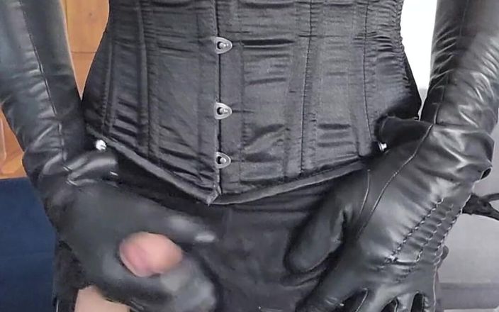 Jessica XD: 黒のランジェリー、サイハイブーツ、革の手袋オナニー