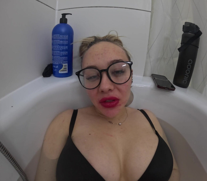 Queen_of_BDSM: Ayak tanrıçası küvette talimatlar veriyor!