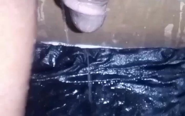 bigBlackie699: Nouvelle vidéo, je me rase et joue avec ma grosse...