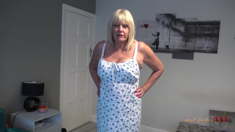 Aunt Judy's XXX: AuntJudysXXX - 你丰满成熟的继母艾米夫人发现你在偷她的内裤（第一人称视角）