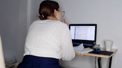 Peachy Alice: Cette prof coquine aimerait vérifier tes devoirs et ta bite