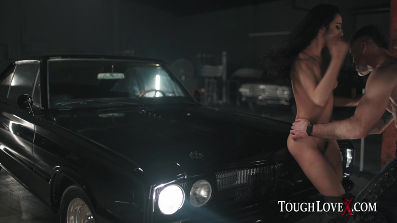 ToughLoveX: TOUGHLOVEX - kiarra kai कार्ल के लिए अपनी पैंटी गिराती है
