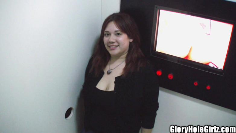 Glory Hole Girlz: Lil Si jalang latina bertetek gemuk menghisap boner dalam zakar...